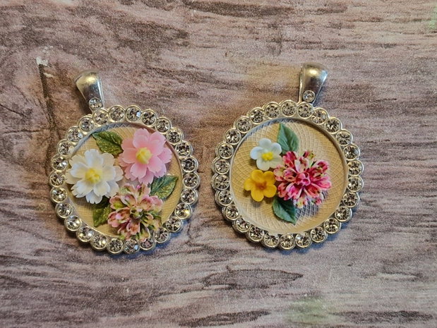 Pandantiv floral