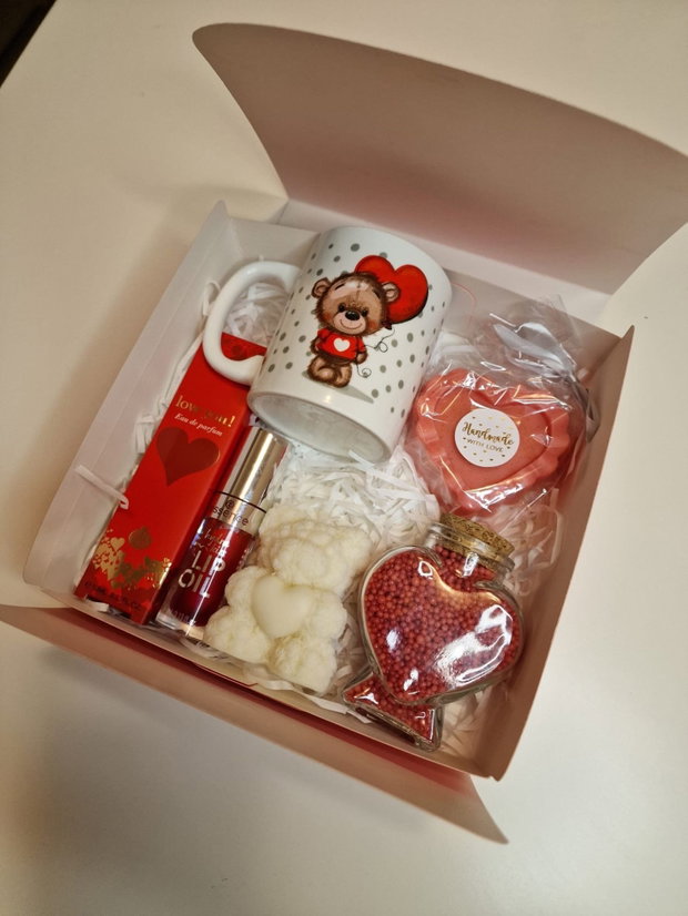 Love Bear gift box cu parfum, perle de baie, sapun si lumanare