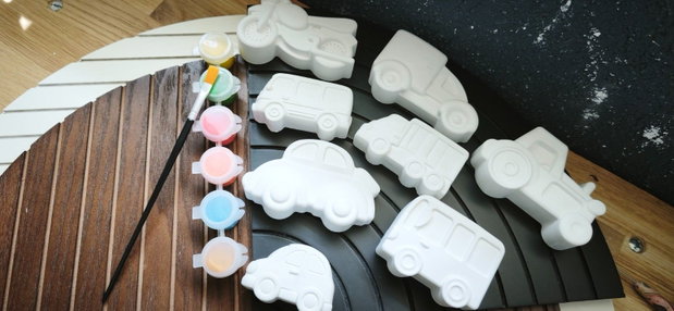 Marea cursa colorata - autovehicule - Figurine de ipsos