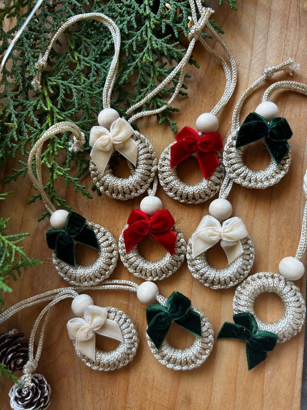 Coronițe de Crăciun din macrame