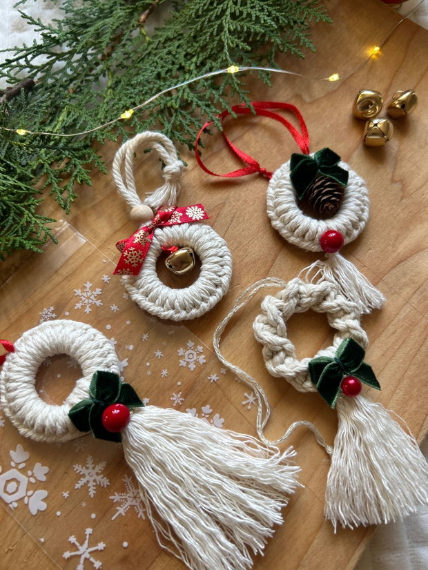 Coronițe de Crăciun din macrame