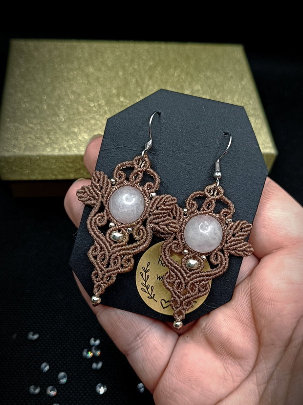 Cercei frunze micromacrame cu cuart roz
