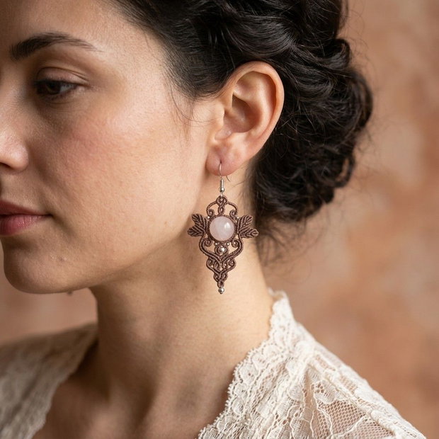 Cercei frunze micromacrame cu cuart roz