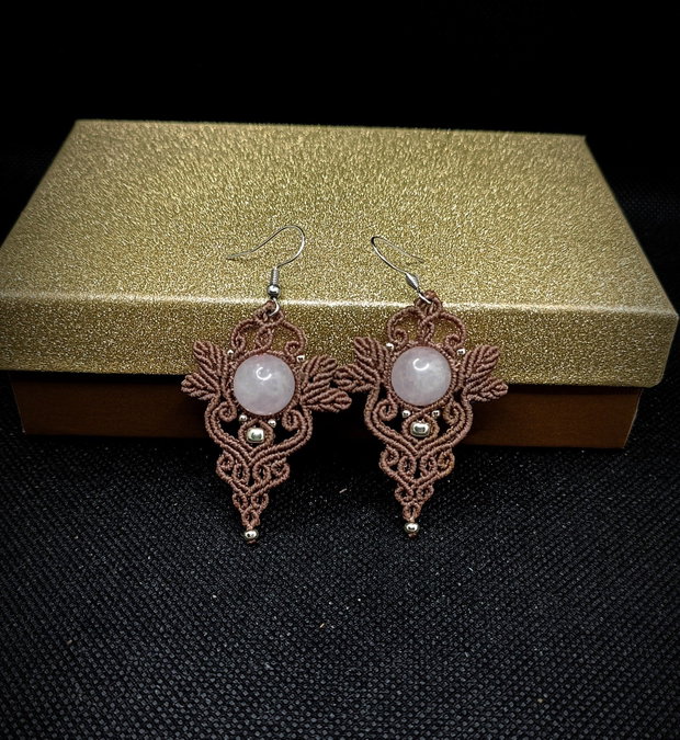 Cercei frunze micromacrame cu cuart roz