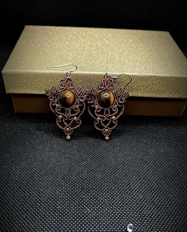 Cercei frunze micromacrame cu ochi de tigru