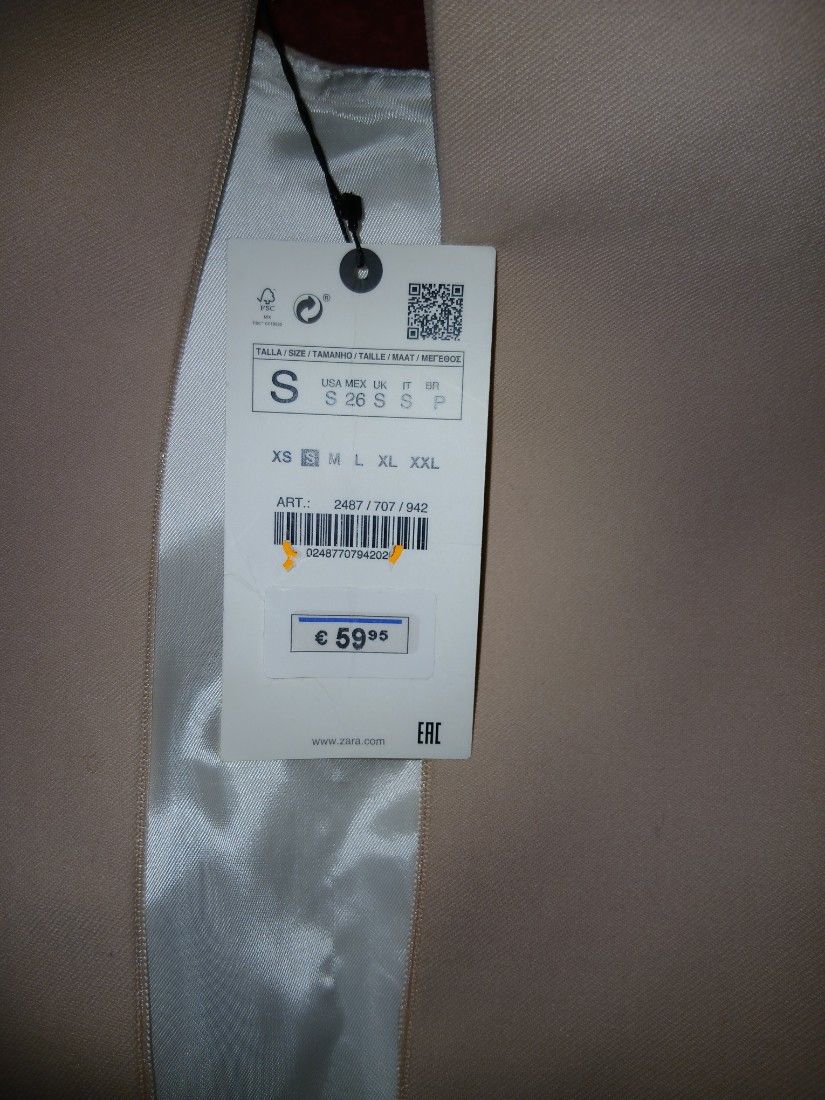 Vând Rochie ZARA Elegantă - Model Fit & Flare - Nouă cu Etichetă