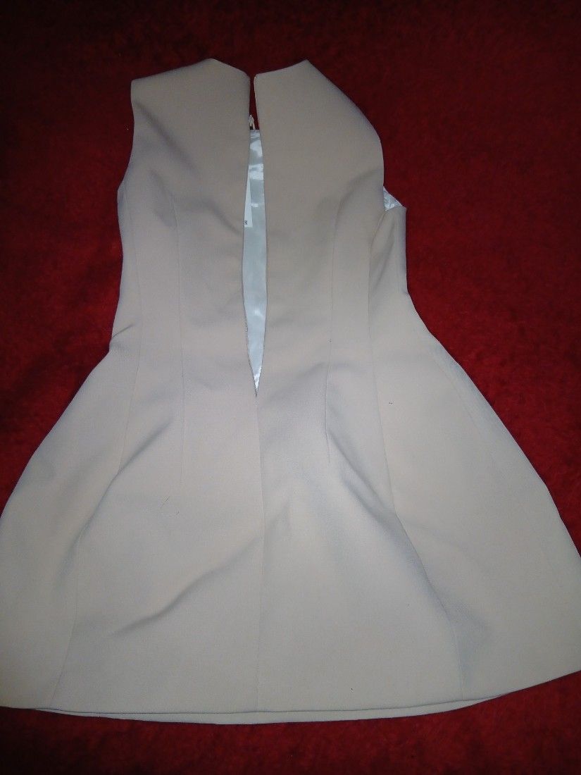 Vând Rochie ZARA Elegantă - Model Fit & Flare - Nouă cu Etichetă