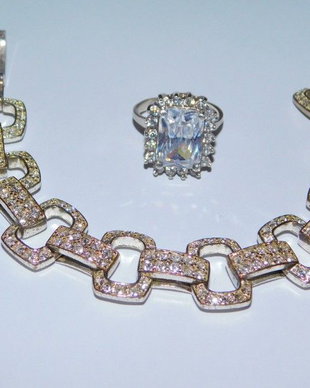 Inel  argint nou,  cristal zirconiu central,  8.5 g,  cadou bratara  vintage designer Monet,.
