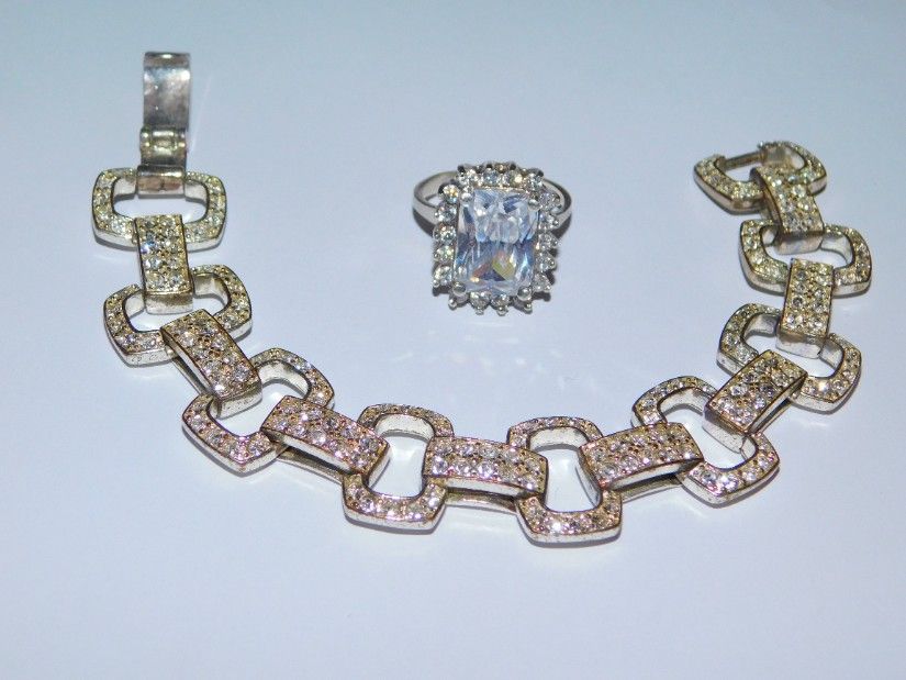 Inel  argint nou,  cristal zirconiu central,  8.5 g,  cadou bratara  vintage designer Monet,.