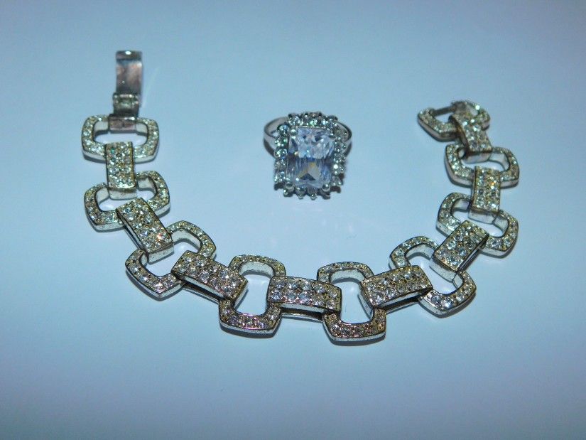 Inel  argint nou,  cristal zirconiu central,  8.5 g,  cadou bratara  vintage designer Monet,.