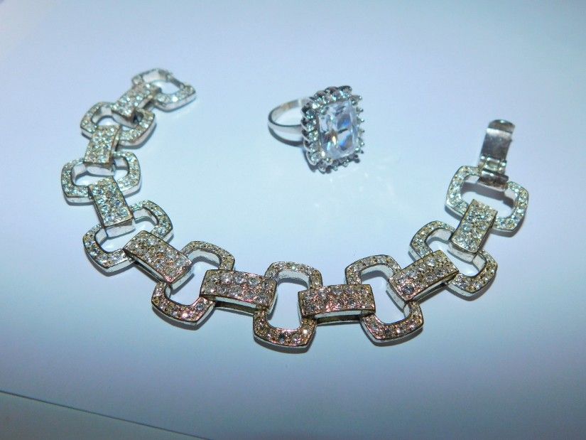 Inel  argint nou,  cristal zirconiu central,  8.5 g,  cadou bratara  vintage designer Monet,.