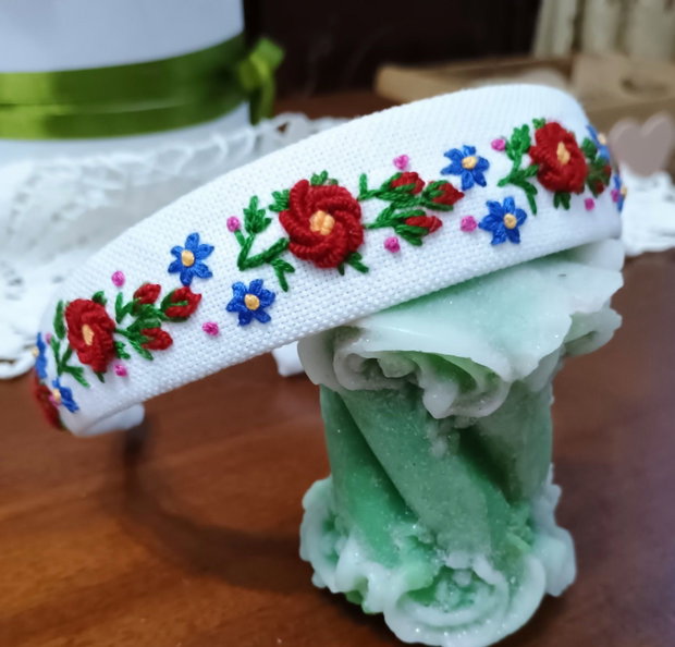 Cordelute cu broderie manuala