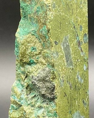 Pirita Verde - Obelisc brut piatra semipretioasa