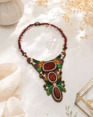 Colier statement handmade cu agate naturale și broderie din mărgele