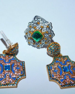Set deosebit,  inel nou reglabil ,  cercei noi spectaculosi, metal rodiat , cristale