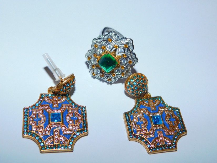 Set deosebit, inel nou reglabil , cercei noi spectaculosi, metal rodiat , cristale