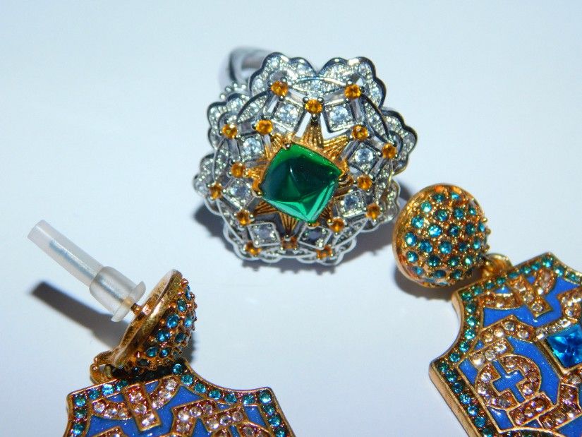 Set deosebit, inel nou reglabil , cercei noi spectaculosi, metal rodiat , cristale