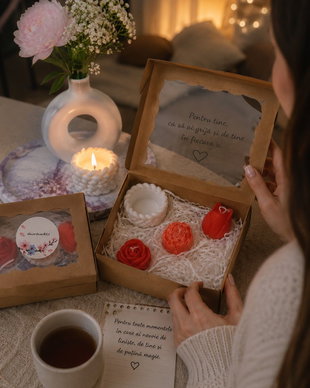 Set lumanari decorative rosu special creat pentru a fi daruit persoanei dragi