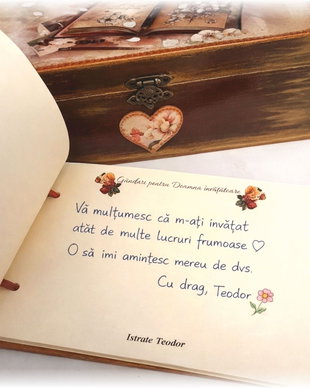 Agenda / album / jurnal personalizat pentru doamna invatatoare / educatoare / diriginta / profesoara, "Cartea cu ganduri". Se realizeaza cu tema dorita.