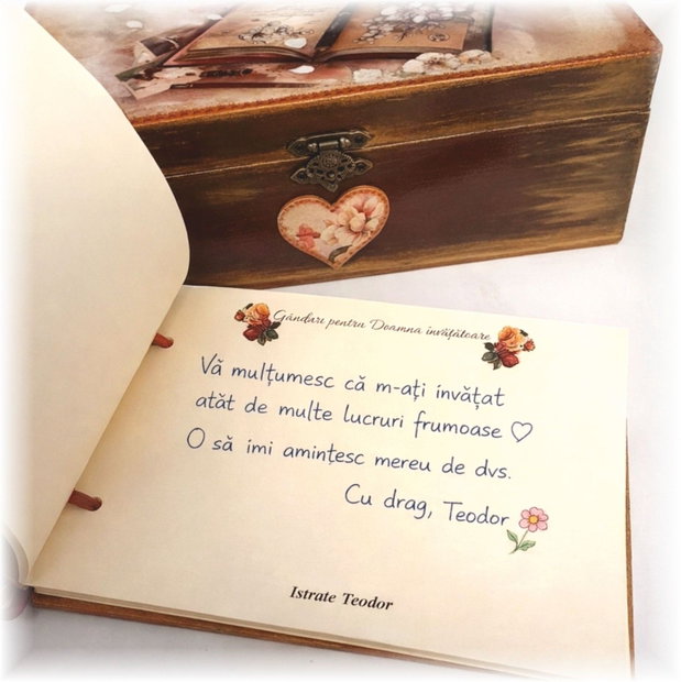 Agenda / album / jurnal personalizat pentru doamna invatatoare / educatoare / diriginta / profesoara, "Cartea cu ganduri". Se realizeaza cu tema dorita.