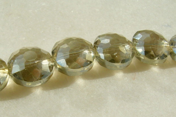 Pastile electroplacate cu auriu din sticla microfatetata in forma de floare cu diamentrul de 14 mm si grosimea de 10 mm