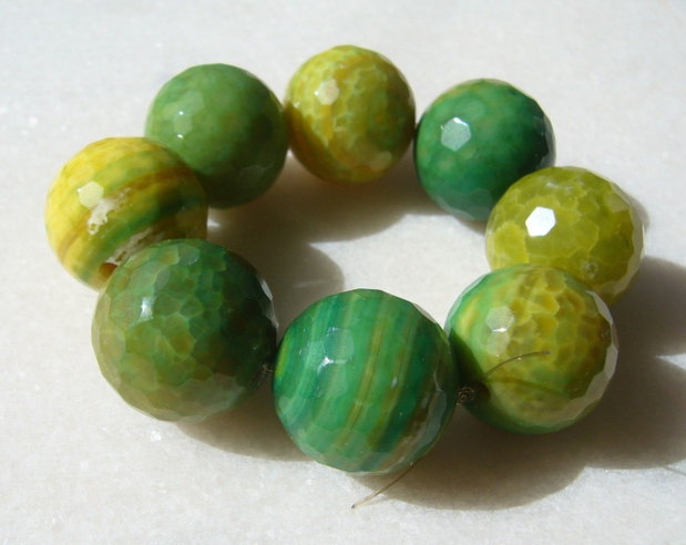 (8 bucati) Agate fatetate 18 mm