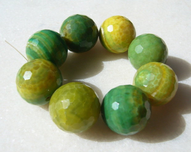 (8 bucati) Agate fatetate 18 mm
