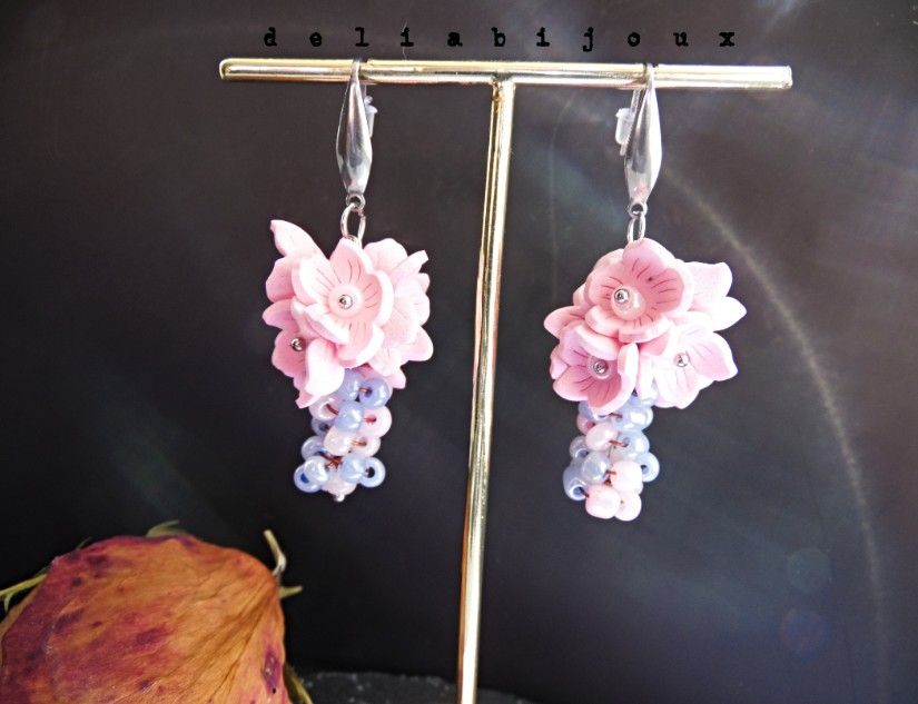 Cercei Sakura Pastel flori delicate din foamiran și mărgele țesute manual (cod1434)
