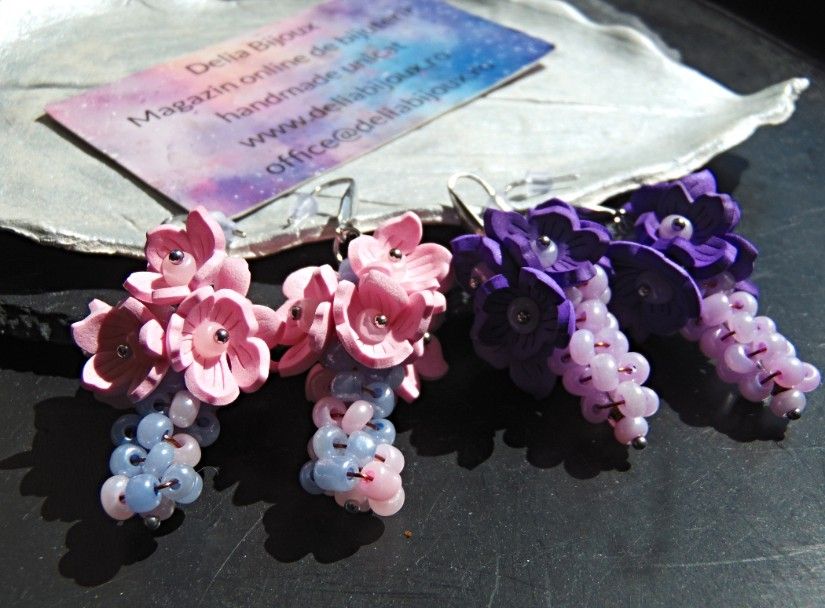 Cercei handmade cu flori sakura din foamiran mov și mărgele lila țesute manual (cod1435)