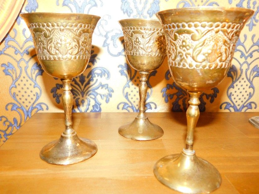 3 cupe/ pocale/ deosebite , interbelice, lucrate in mod deosebit, alama masiva