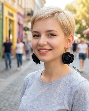 Cercei statement din blugi reciclați flori negre handmade (cod1437)