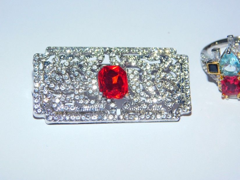 brosa noua model art deco, cristale deosebite, inel nou cristale,