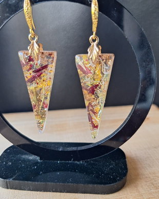 Cercei handmade din rășină cu flori naturale uscate