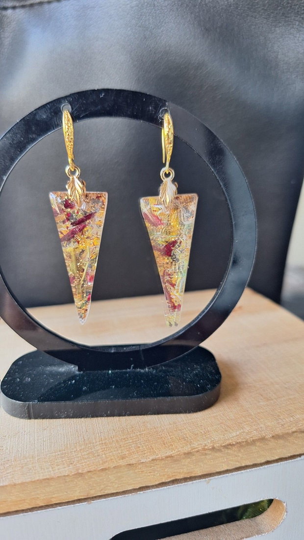 Cercei handmade din rășină cu flori naturale uscate