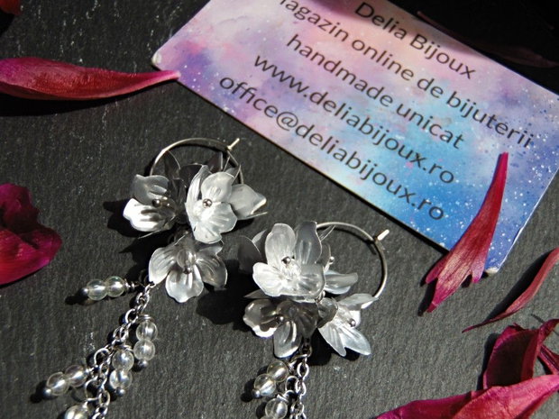 Cercei lungi, ușori și spectaculoși, creați pentru iubitoarele de accesorii delicate cu personalitate (cod1440)