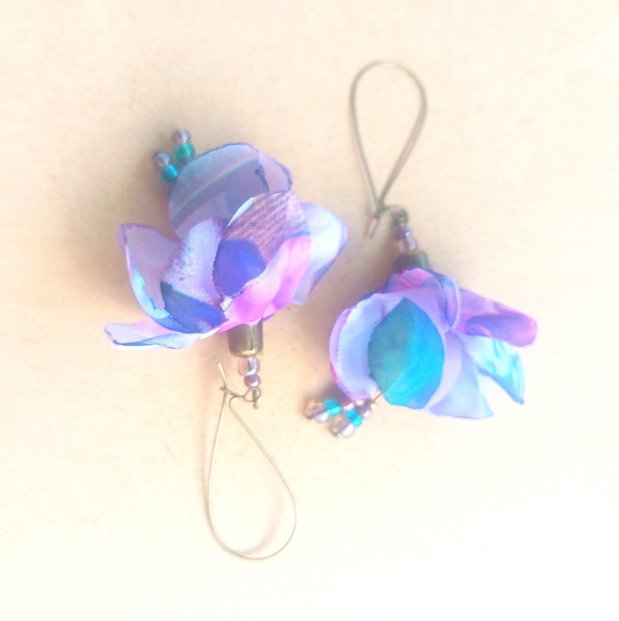 cercei flori violet din gradina cu bucle mari