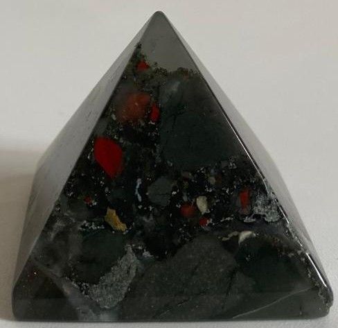 Piatra Sangelui - Piramida piatra semipretioasa
