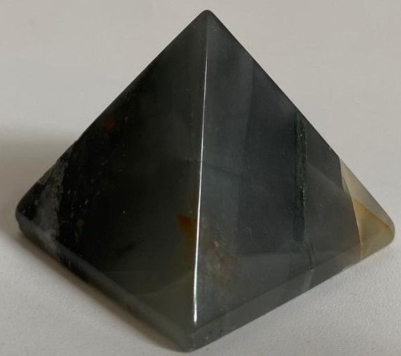Piatra Sangelui - Piramida piatra semipretioasa