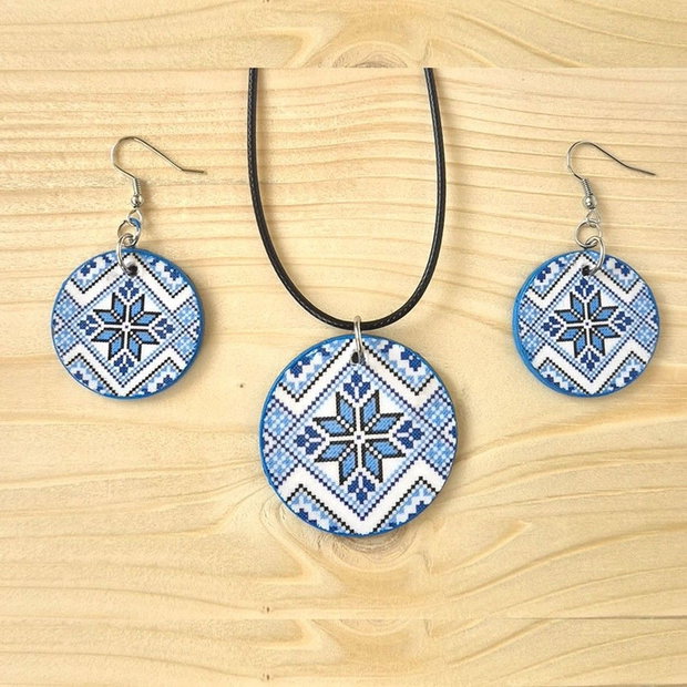 Set bijuterii din lemn cu model traditional 123039
