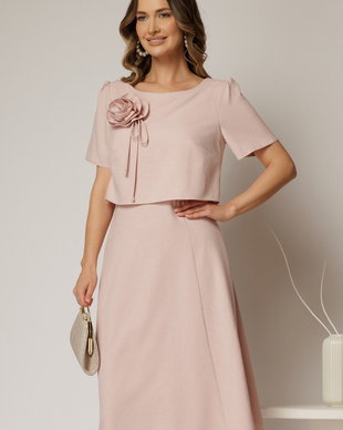 Rochie midi roz de zi cu detaliu amplu floral la bust