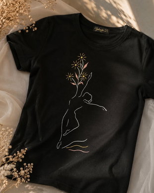 Tricou Dansul Eteric al Naturii Pictat Manual Unicat