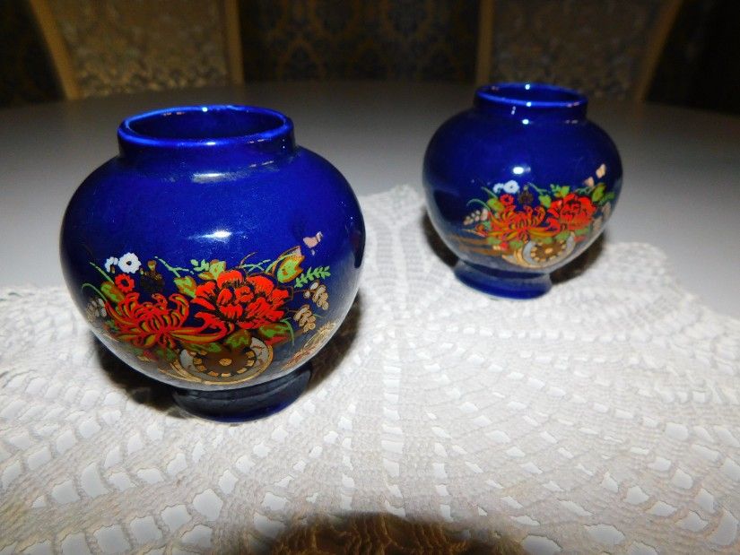 2 vaze mici, portelan pictat  Japonia,  deosebite, vintage, neutilizate