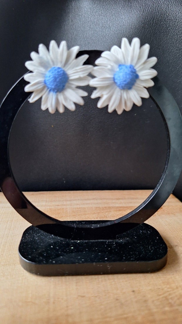 Cercei Margarete din Lut Polimeric Model Floral 3D Alb și Albastru, Stil Romantic, Handmade