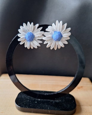 Cercei Margarete din Lut Polimeric  Model Floral 3D Alb și Albastru, Stil Romantic, Handmade