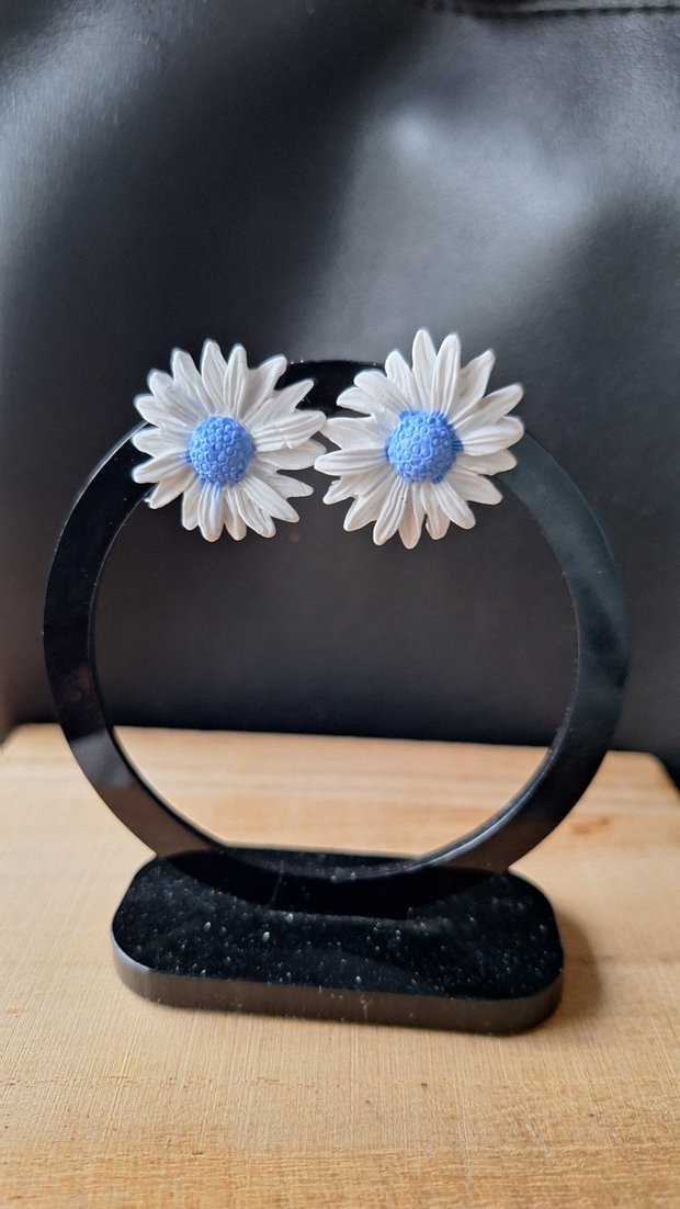 Cercei Margarete din Lut Polimeric Model Floral 3D Alb și Albastru, Stil Romantic, Handmade