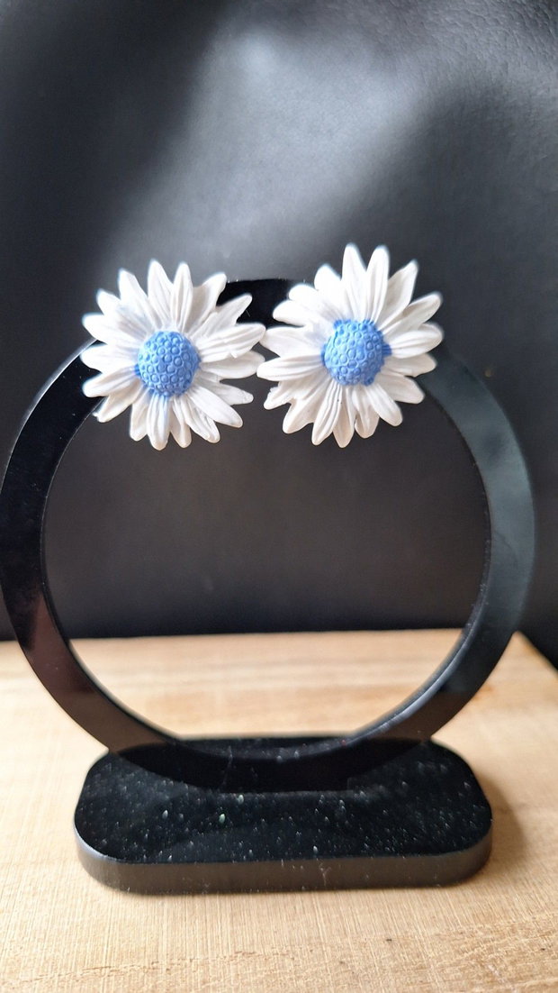 Cercei Margarete din Lut Polimeric Model Floral 3D Alb și Albastru, Stil Romantic, Handmade