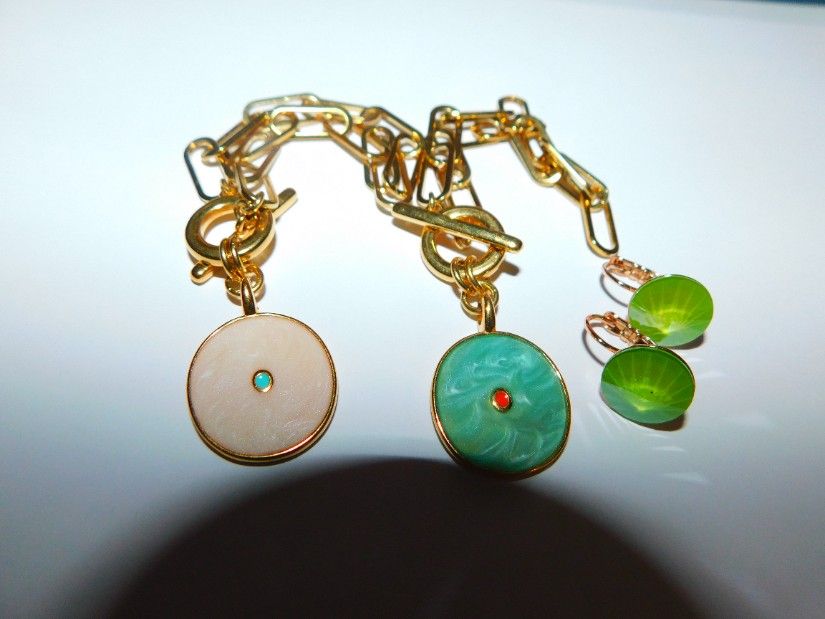 2 bratari noi, placate cu aur , email , superbe, cercei noi cu cristale Swarovski cadou