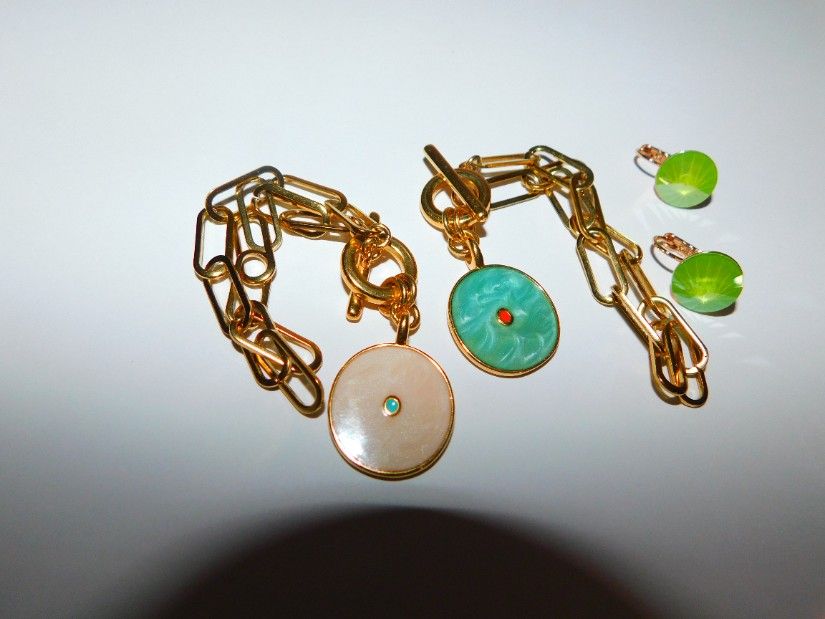 2 bratari noi, placate cu aur , email , superbe, cercei noi cu cristale Swarovski cadou