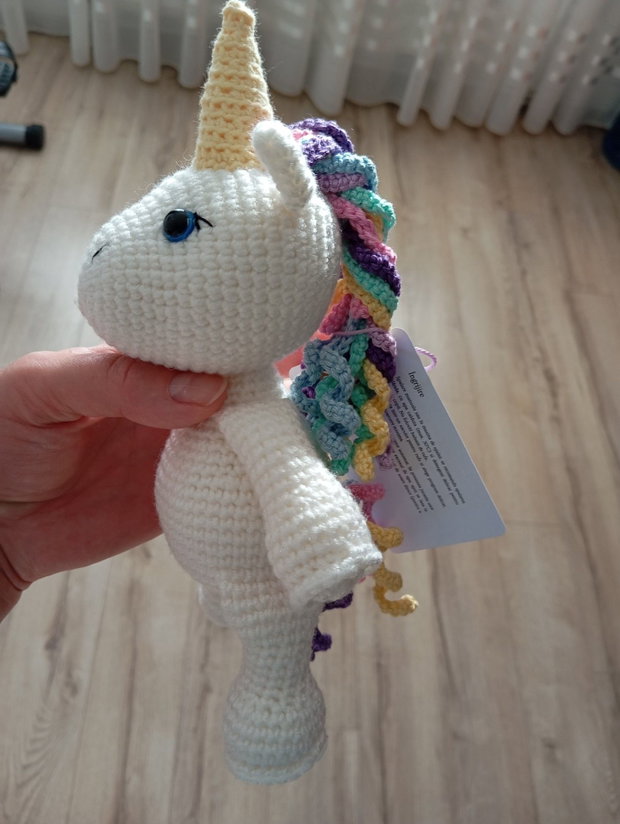 Jucărie unicorn croșetat