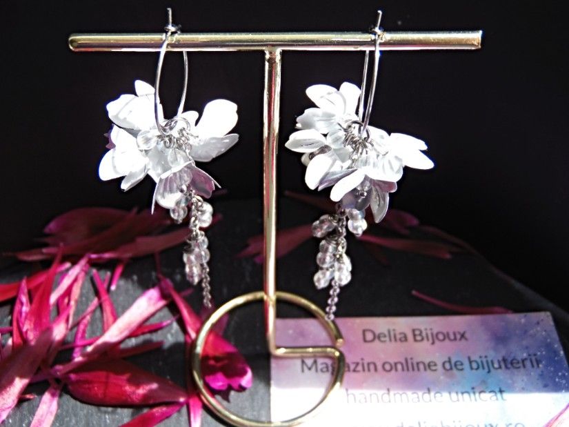 Cercei lungi, ușori și spectaculoși, creați pentru iubitoarele de accesorii delicate cu personalitate (cod1440)